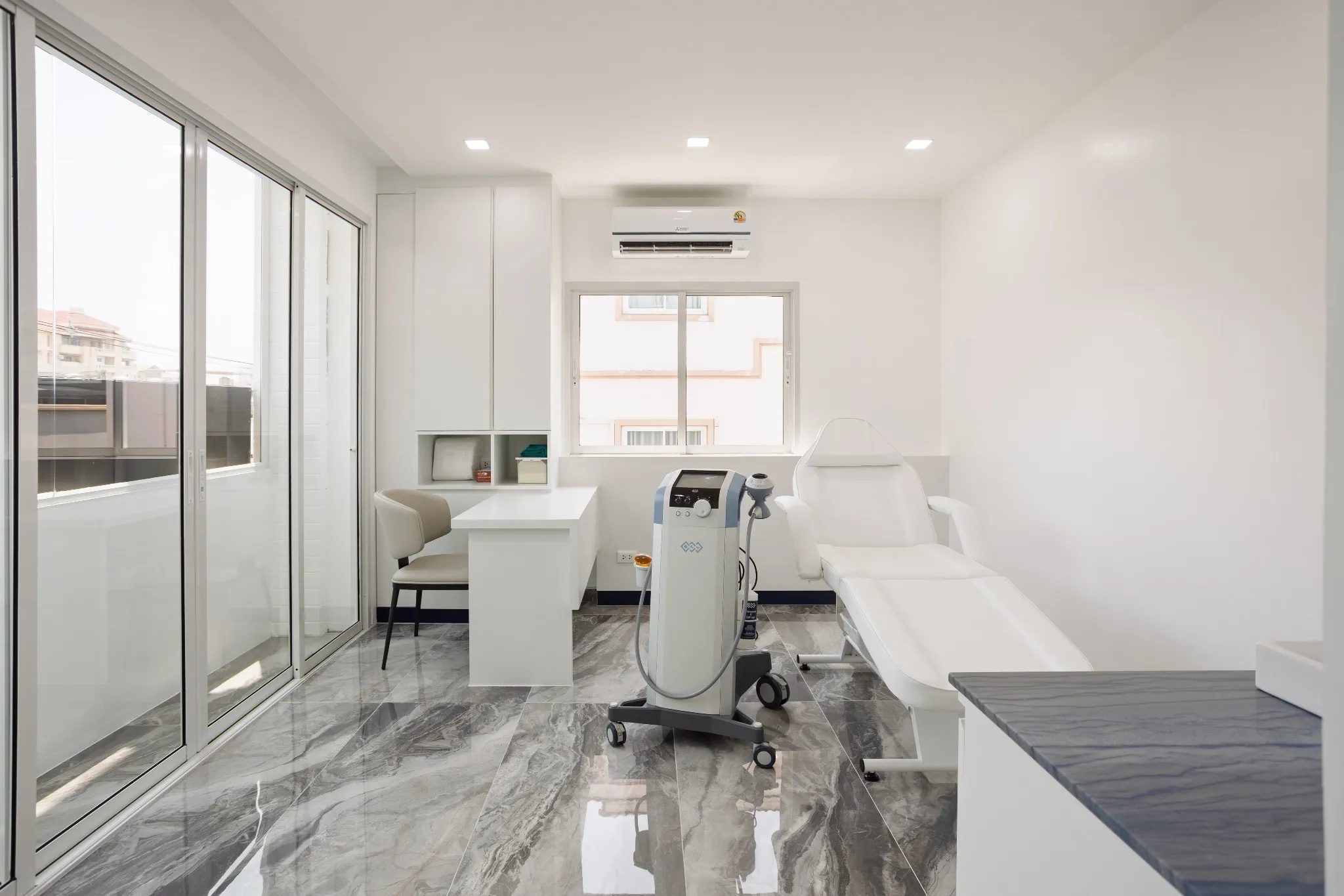 Modern IV therapy treatment room at TRT Bangkok Pattaya