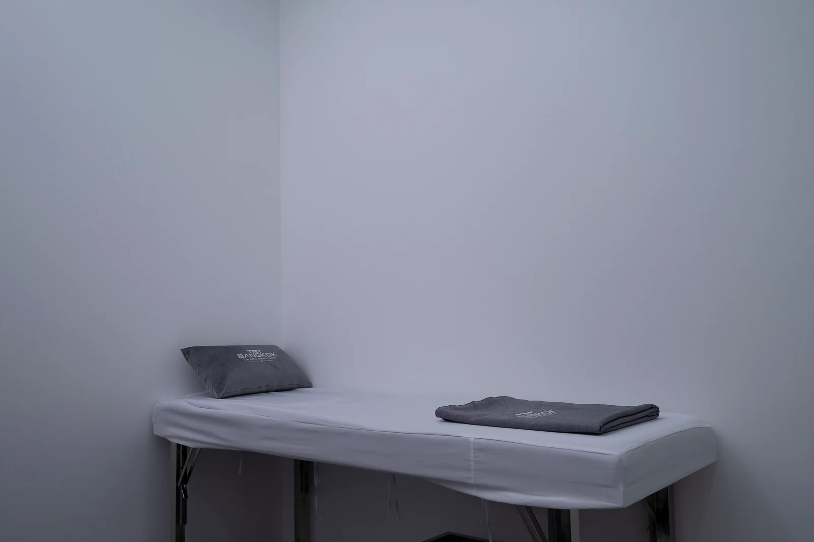 Examination room at TRT Bangkok Peptide Department Pattaya — clean, modern clinical setting